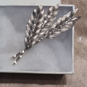 Elegant Silver Leaf Brooch